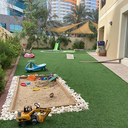 Spacious 4-Bedroom Villa, Children Friendly Dubaj Kültér fotó