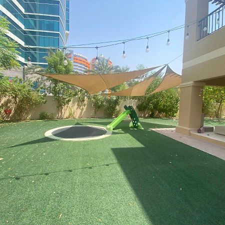 Spacious 4-Bedroom Villa, Children Friendly Dubaj Kültér fotó