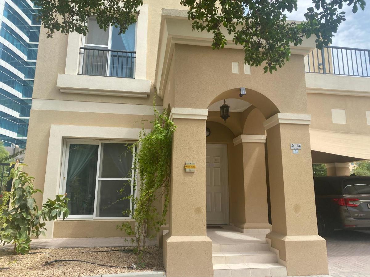 Spacious 4-Bedroom Villa, Children Friendly Dubaj Kültér fotó