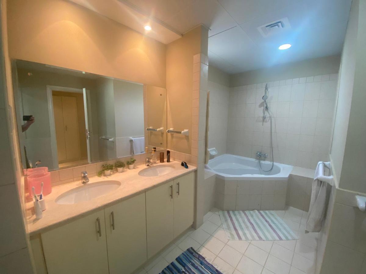 Spacious 4-Bedroom Villa, Children Friendly Dubaj Kültér fotó
