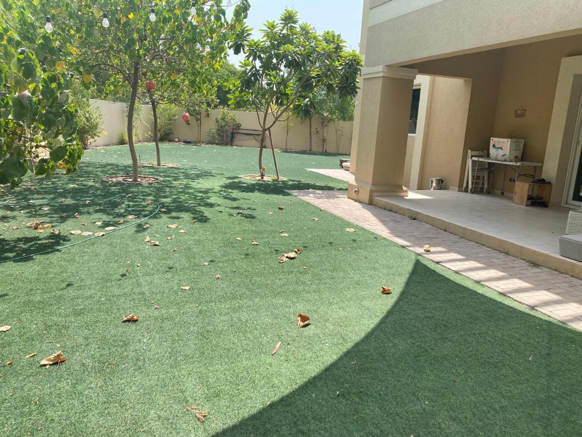 Spacious 4-Bedroom Villa, Children Friendly Dubaj Kültér fotó