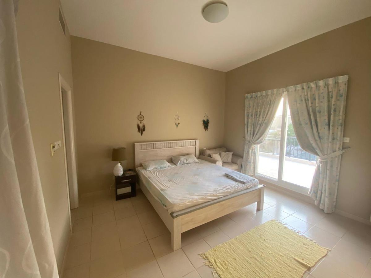 Spacious 4-Bedroom Villa, Children Friendly Dubaj Kültér fotó