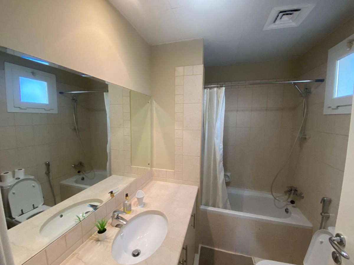 Spacious 4-Bedroom Villa, Children Friendly Dubaj Kültér fotó
