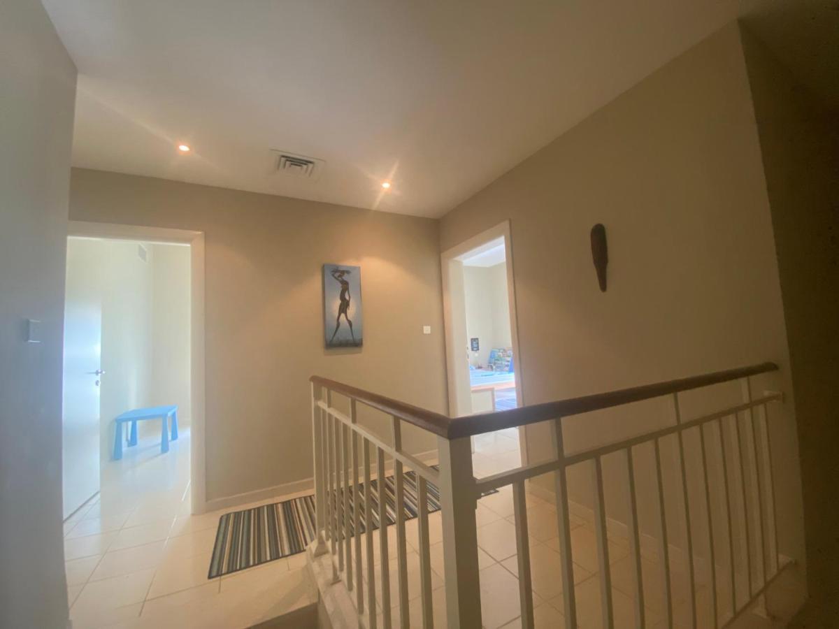 Spacious 4-Bedroom Villa, Children Friendly Dubaj Kültér fotó